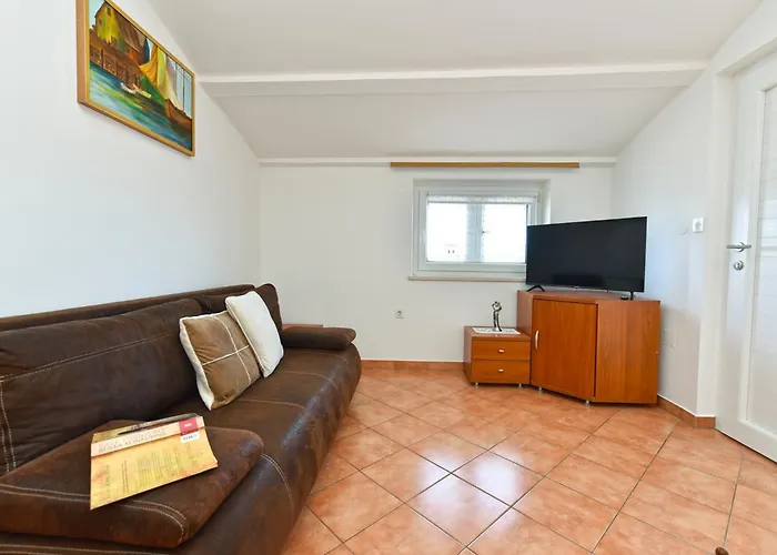 714 * Μεντουλίν